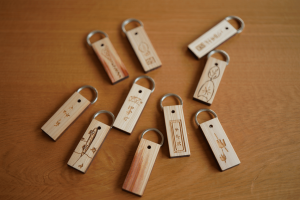 Móc khóa gỗ khắc tay