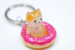 Móc khóa con mèo bằng nhựa resin